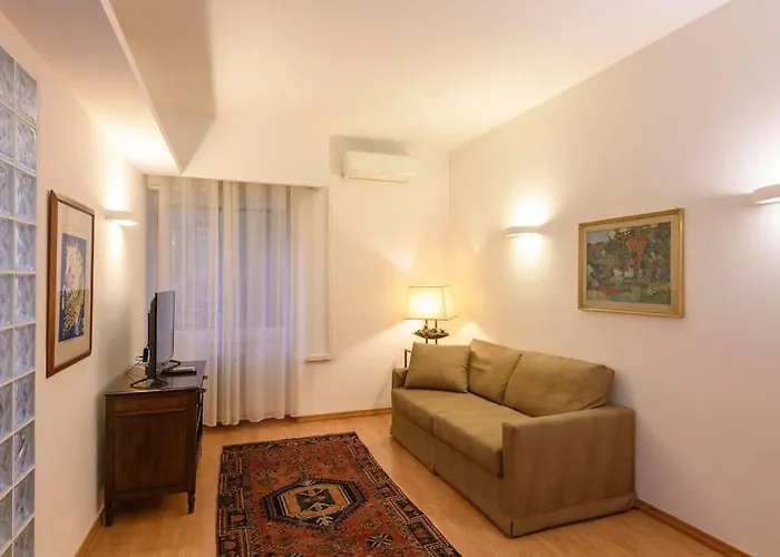 St Peter S Home, Nel Cuore Della Eterna Rome